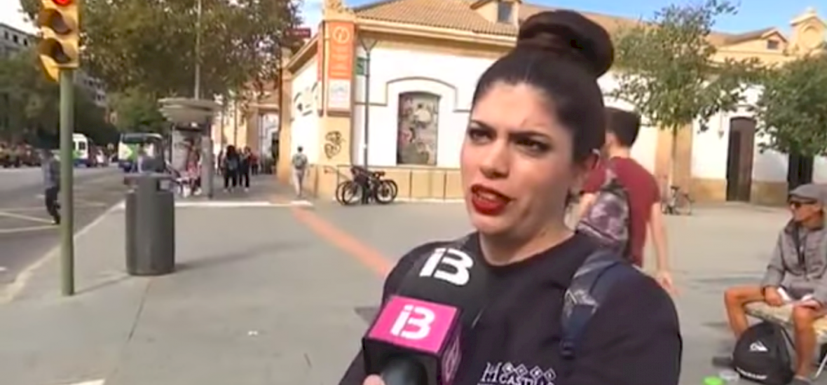 Az e-rollerezés szabályairól kérdezték a nőt, akit ezután elgázolt egy autó – videó